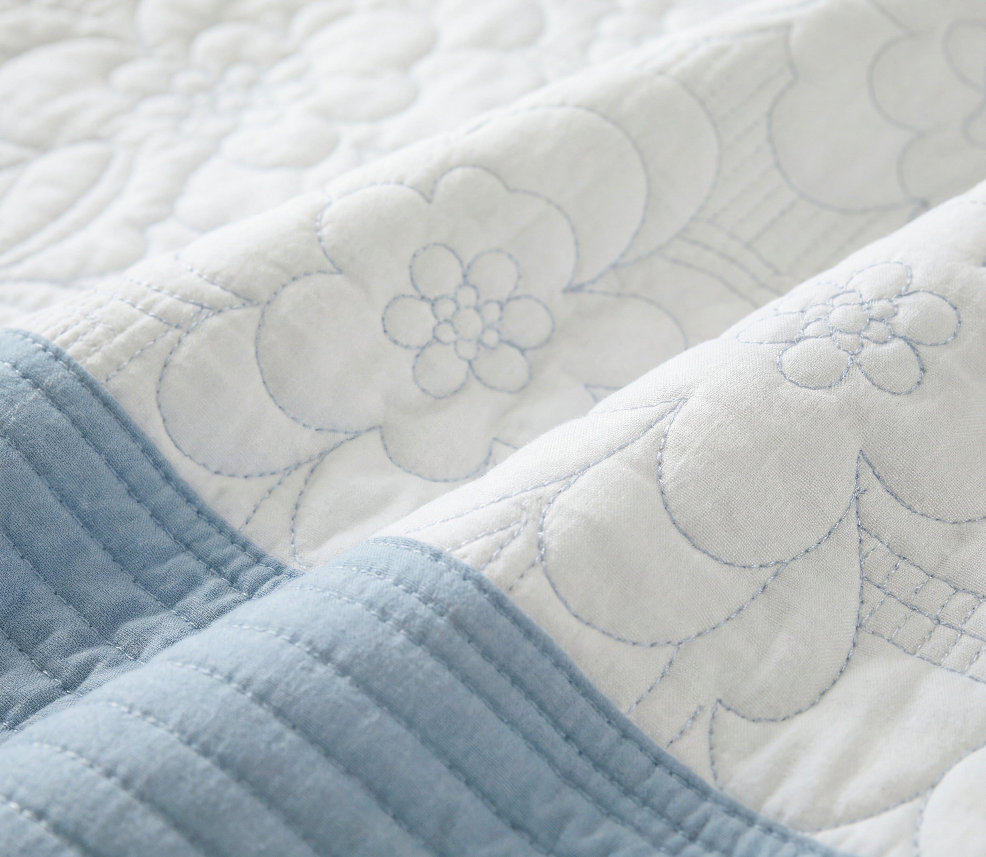 Colcha Bordada Sali Azul